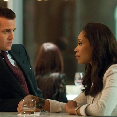 Harvey Specter (Gabriel Macht) con Jessica Pearson (Gina Torres)