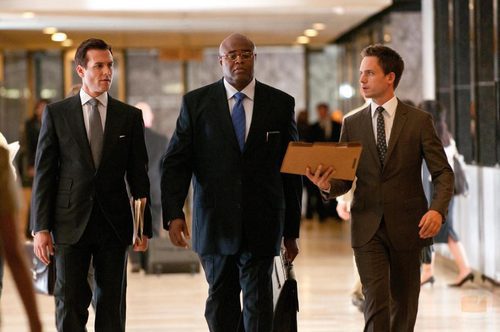 Gabriel Macht y Patrick J. Adams en 'Suits: La clave del éxito'