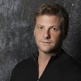 Doug Savant es Tom Scavo