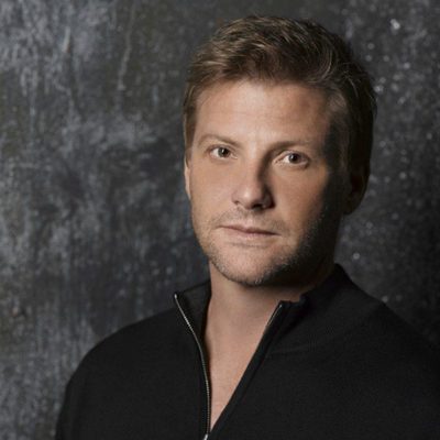 Doug Savant es Tom Scavo