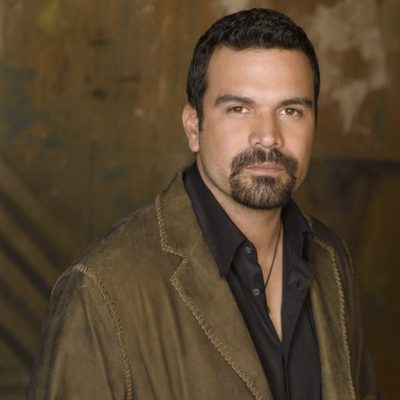 Ricardo Antonio Chavira es Carlos Solís