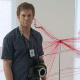 Michael C. Hall en la escena del crimen