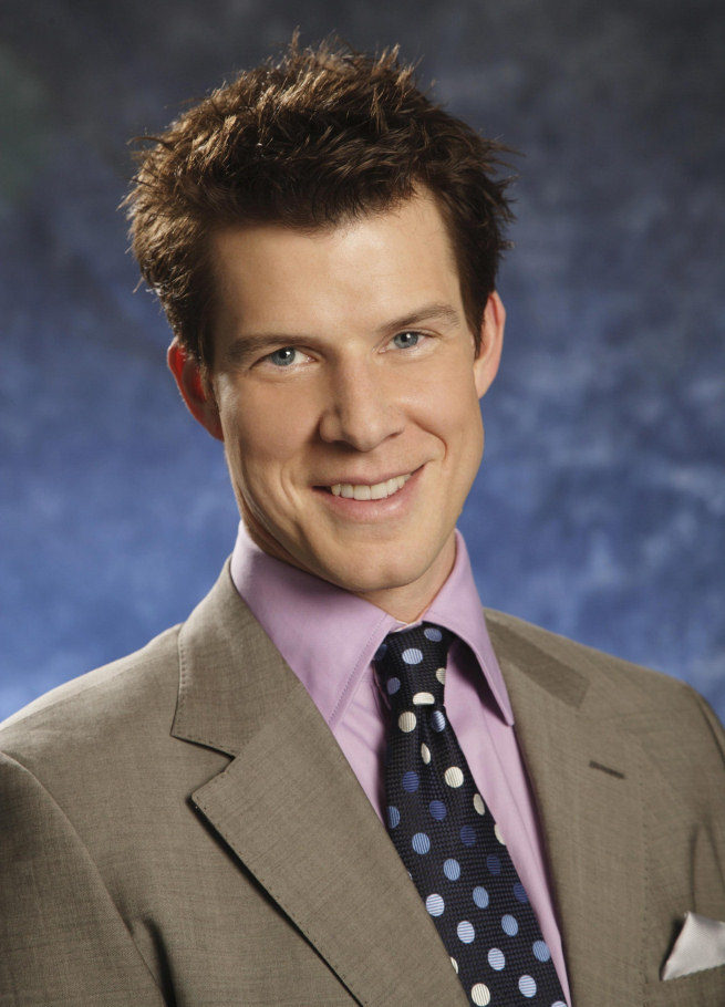 Eric Mabius en una foto promocional de 'Ugly Betty'