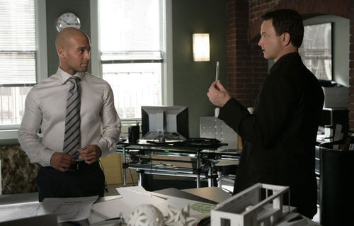Gary Sinise investigando en CSI
