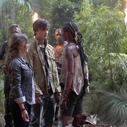 Allison Miller y Landon Liboironrn en 'Terra Nova'