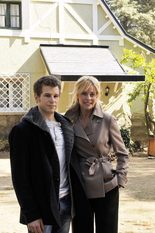 Álvaro Cervantes y Belén Rueda