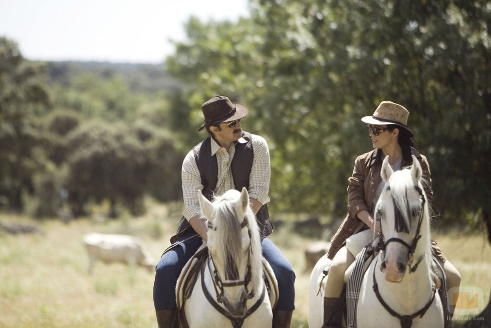 Julián Muñoz e Isabel Pantoja, a caballo