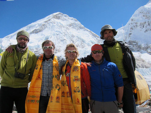 Emilio Valdés, Willie Benegas, Jesús Calleja y su hermano Kike y Rafa Lomana