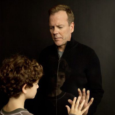 David Mazouz y Kiefer Sutherland en 'Touch'