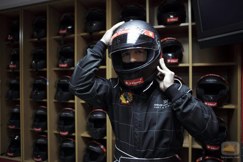 Bustamante se ajusta el casco