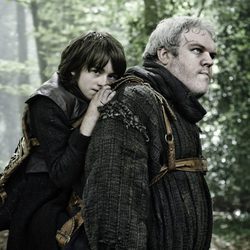 Isaac Hempstead Wright, a hombros como Bran Stark en 'Juego de tronos'