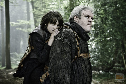 Isaac Hempstead Wright, a hombros como Bran Stark en 'Juego de tronos'