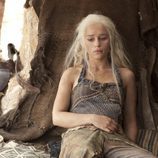 Daenerys Targaryen (Emilia Clarke) en la segunda temporada de 'Juego de tronos'