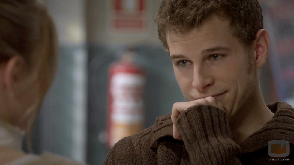 Joel sonríe en 'Luna, el misterio de Calenda'