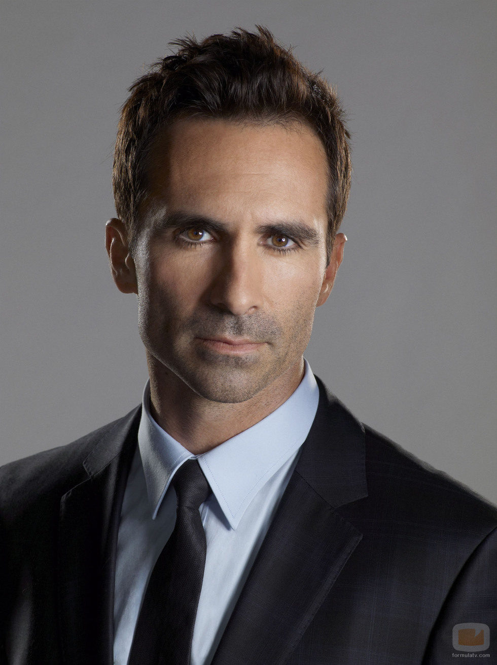 Nestor Carbonell en la serie 'Ringer'