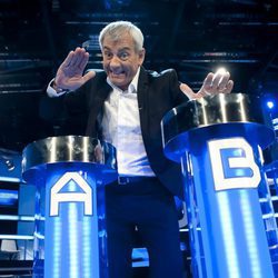 Carlos Sobera con los pulsadores