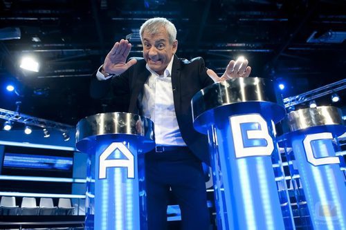 Carlos Sobera con los pulsadores