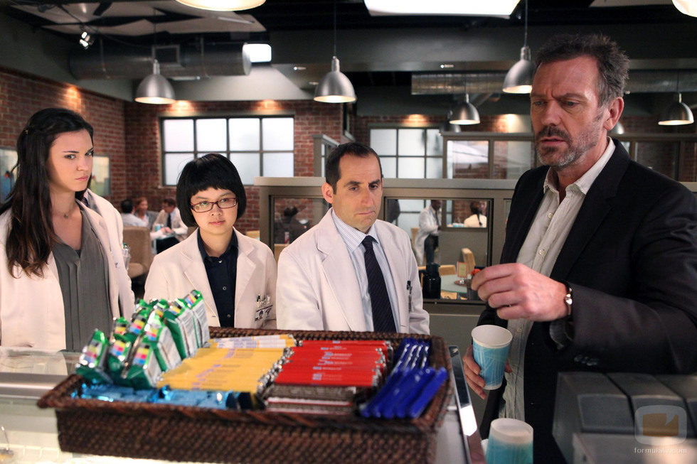 House elige una chocolatina delante de su equipo