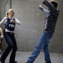 "JJ" de 'Mentes Criminales' se dispone a atacar a un sospechoso