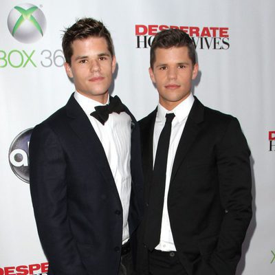 Charles Carver y Max Carver en la fiesta final de 'Mujeres desesperadas'