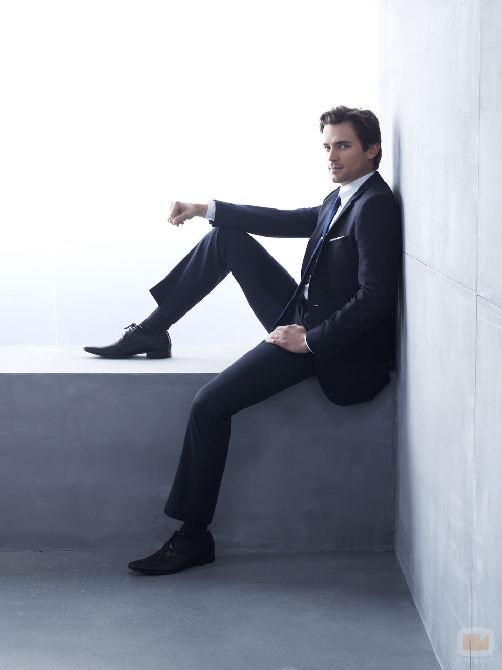 Matt Bomer en una imagen promocional de la tercera temporada de 'Ladrón de guante blanco'