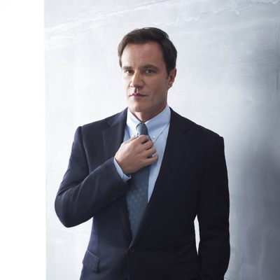 Tim DeKay es Peter Burke en 'Ladrón de guante blanco'