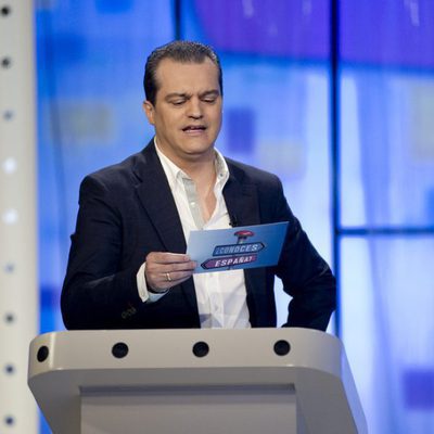 Ramón García lee una pregunta