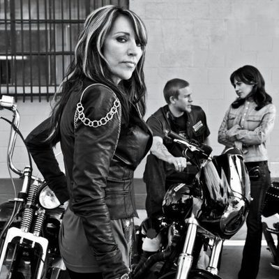 Gemma con una chaqueta de cuero en 'Hijos de la anarquía'