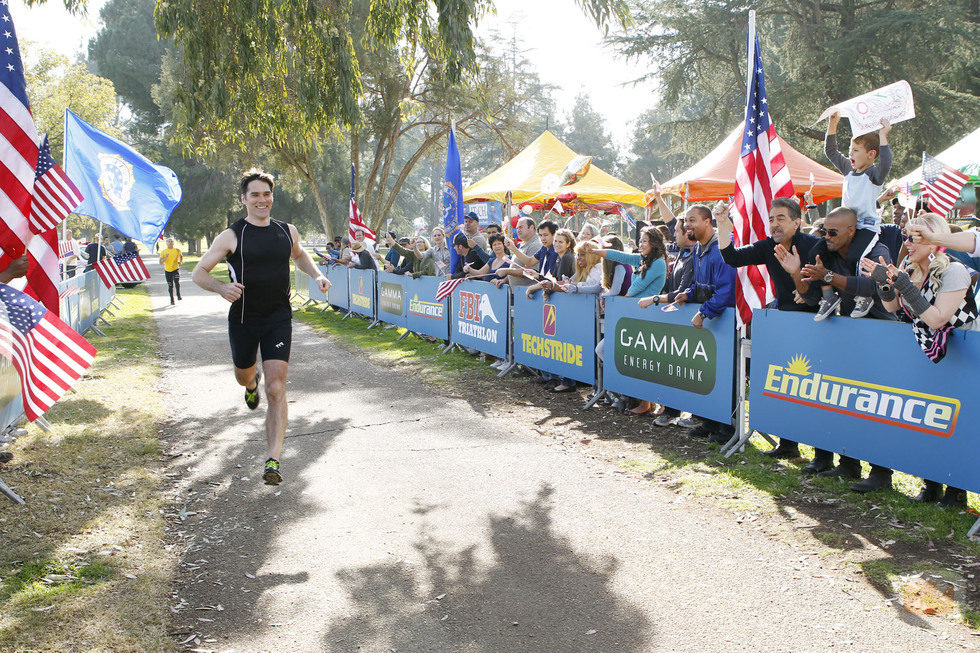 Thomas Gibson corre en "Poca diferencia"