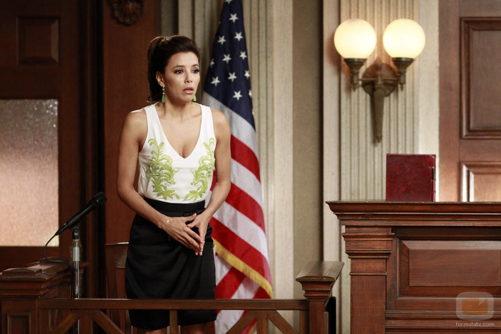 Gabrielle Solis (Eva Longoria) interrogada en el juicio de Bree en el último capítulo de 'Mujeres Desesperadas'