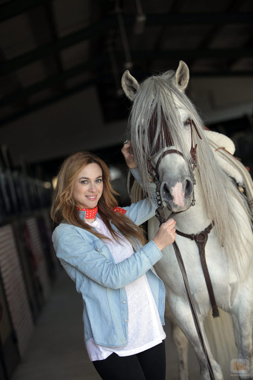 Marta Hazas con Capricho, el caballo de 'Bandolera'