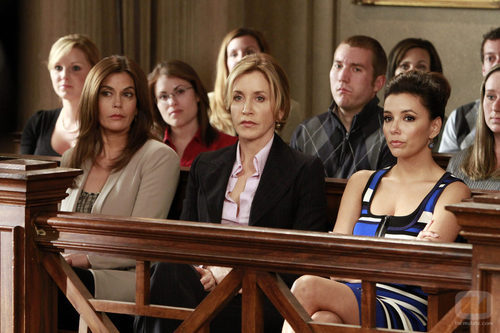 Susan, Lynette y Gaby en el juicio de Bree en el último episodio de 'Mujeres Desesperadas'