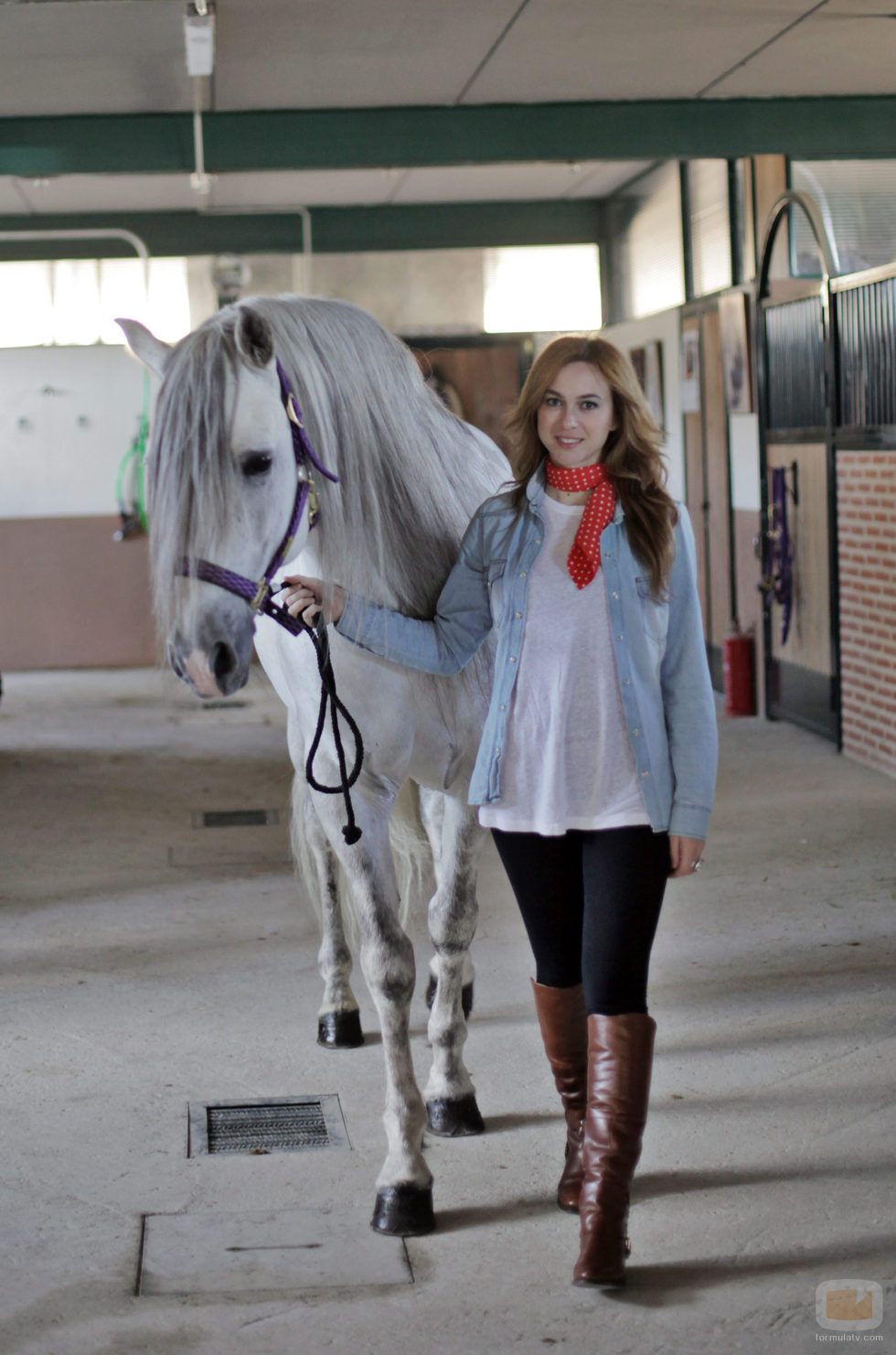 Marta Hazas con Capricho, su caballo en 'Bandolera'