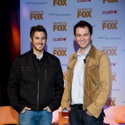Los actores estadounidenses Dave Annable y Matthew Rhys en España