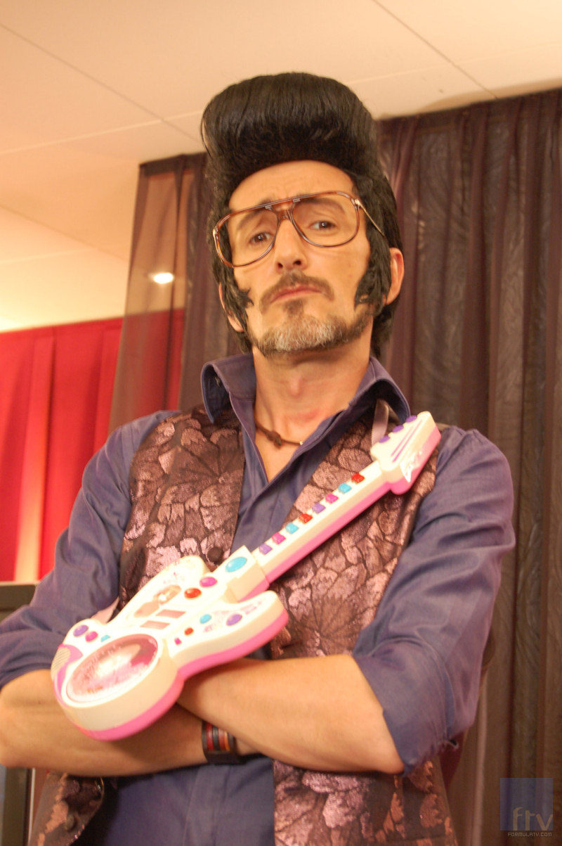 Rodolfo Chikilicuatre con su instrumento de juguete