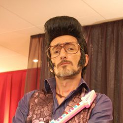 Rodolfo Chikilicuatre con su instrumento de juguete