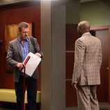Hugh Laurie en una imagen del capítulo 8x21 de 'House'