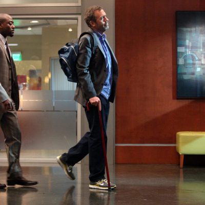 El Dr. House junto al Dr. Eric Foreman en el capítulo 8x21 de 'House'