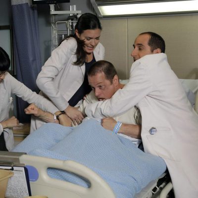 El equipo del Doctor House en "Everybody dies"