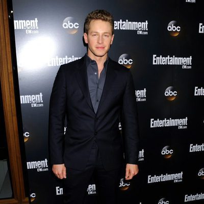 Josh Dallas de 'Once Upon a Time' en los Upfronts 2012