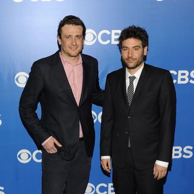 Jason Segel y Josh Radnor de 'Cómo conocí a vuestra madre' en los Upfronts 2012 de CBS