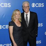 Elisabeth Shue y Ted Danson de 'CSI' en los Upfronts 2012 de CBS