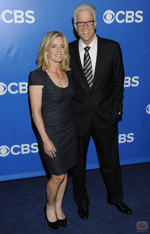 Elisabeth Shue y Ted Danson de 'CSI' en los Upfronts 2012 de CBS