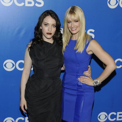 Beth Behrs y Kat Dennings de '2 Broke Girls' en los Upfronts 2012 de CBS