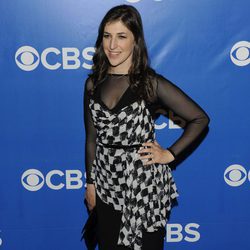 Mayim Bialik de 'The Big Bang Theory' en los Upfronts 2012 de CBS