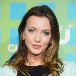 Katie Cassidy de 'Arrow' en los Upfronts 2012 de The CW