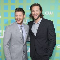 Jensen Ackles y Jared Padalecki de 'Supernatural' en los Upfronts 2012 de The CW