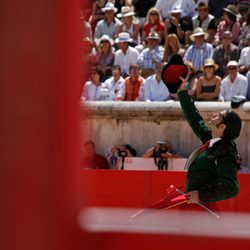 Javier Conde alza su montera en la plaza de toros