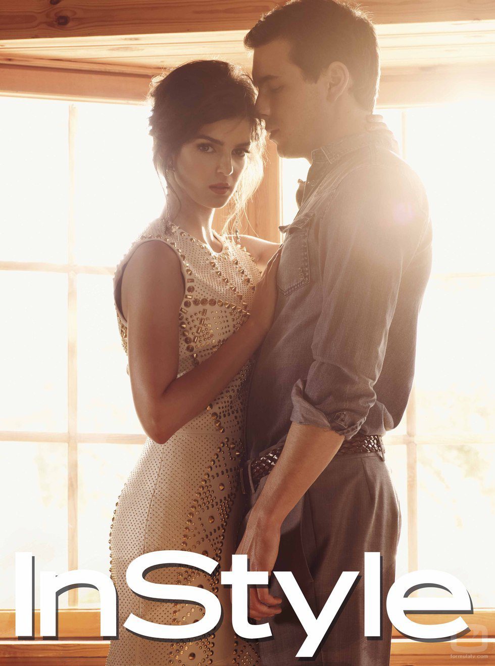 Mario Casas y Clara Lago en una fotografía de InStyle