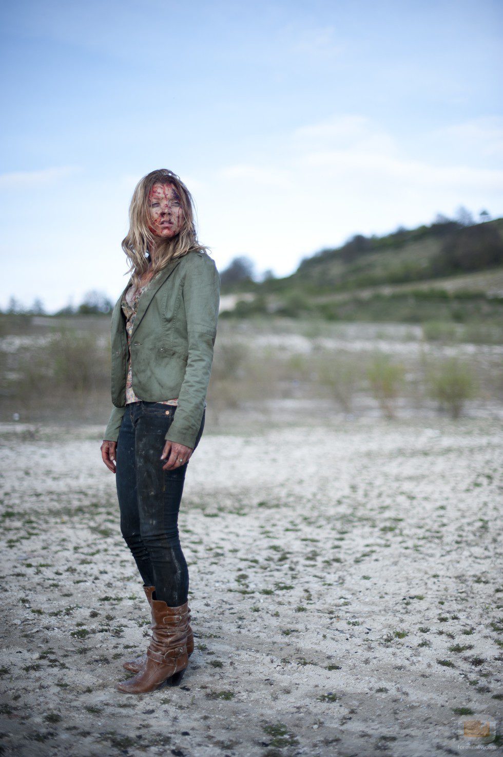 Natalie Dormer con el rostro ensangrentado en 'The Fades'
